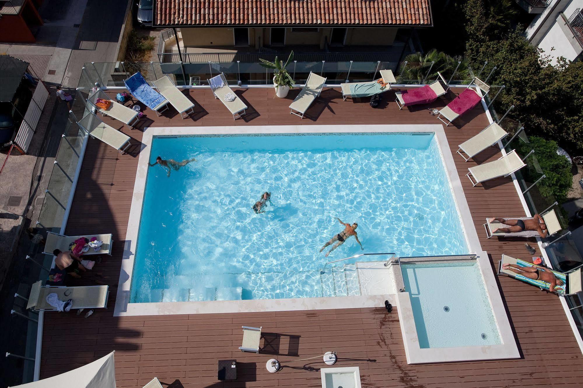 Tropical 3*